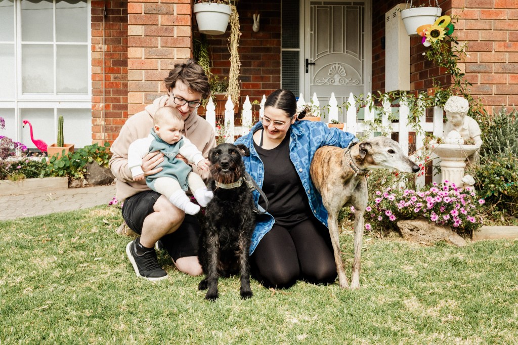 The Sunbury family photography front yard&nbsp;drop-ins!